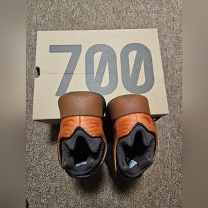 Yeezy700